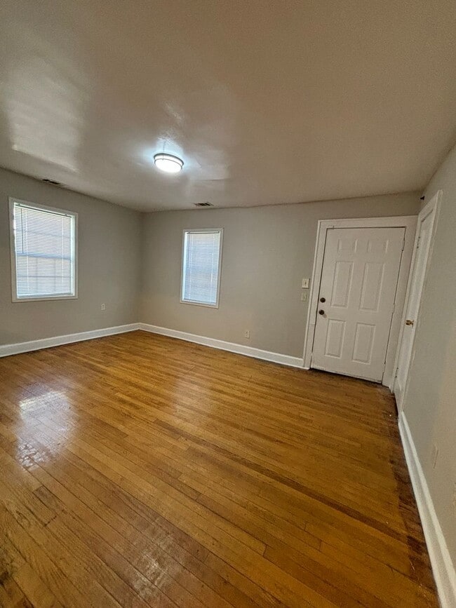 Building Photo - 1211 26th St