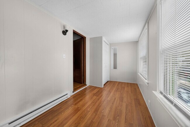 Building Photo - 156 W Adams St