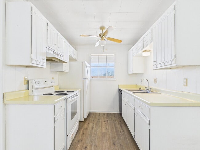 Building Photo - "Charming 1-Bedroom Haven in Fredericksbur...