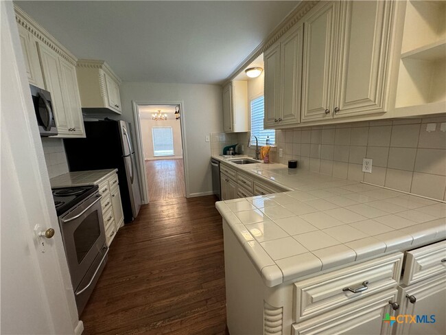 Building Photo - 397 W Edgewater Terrace