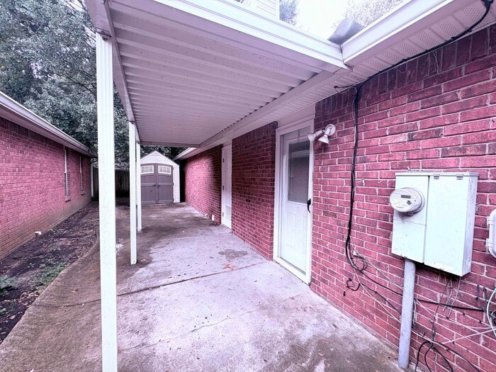 Building Photo - 3007 Willow Dr