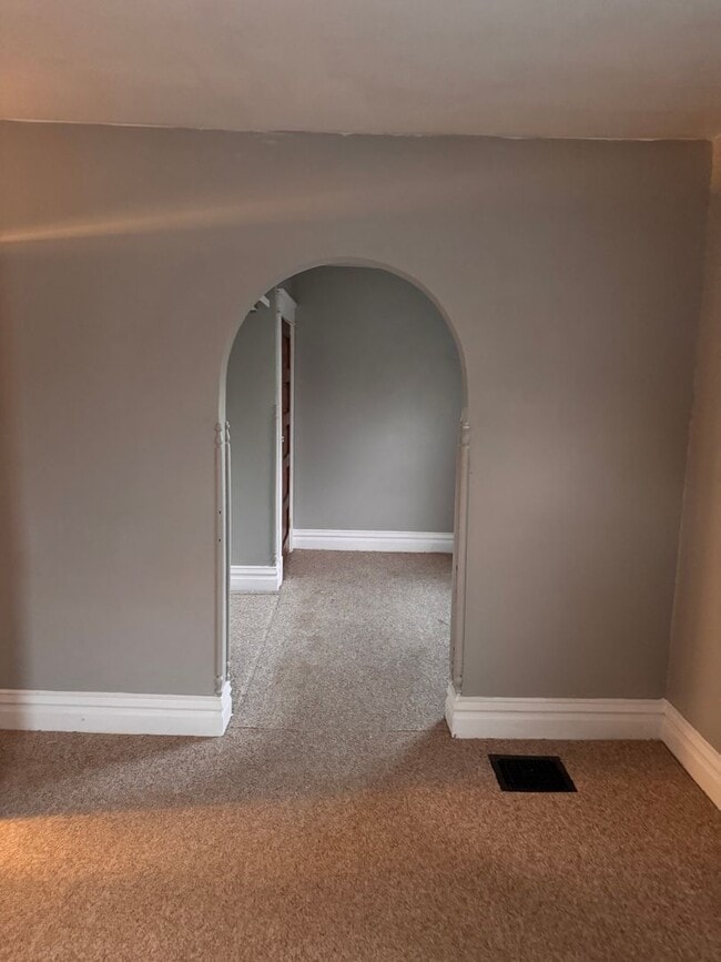 Building Photo - 220 Park Ave