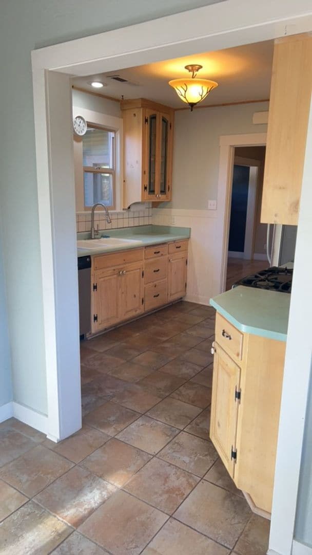 Building Photo - 2 Bedroom 1 Bath Home