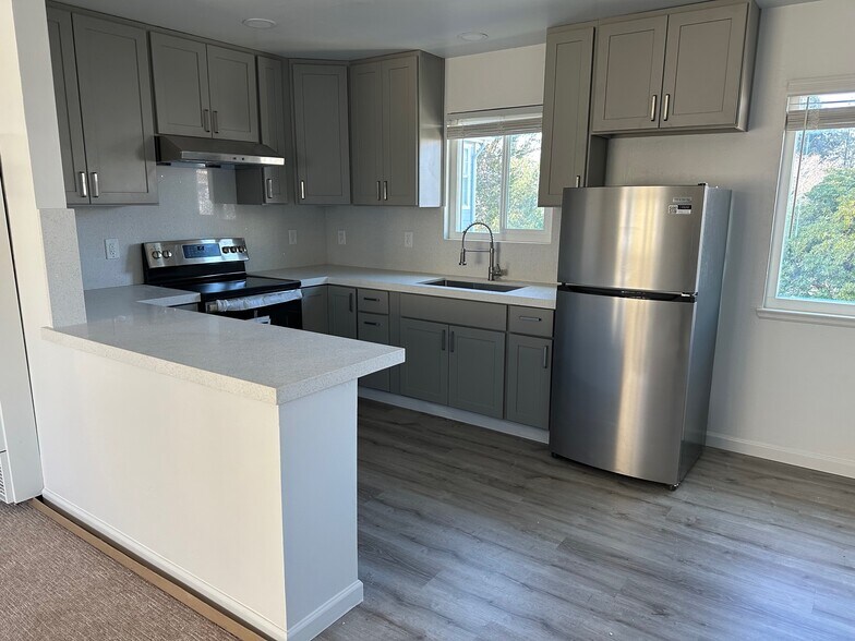 Building Photo - 1576 Pacific Ave