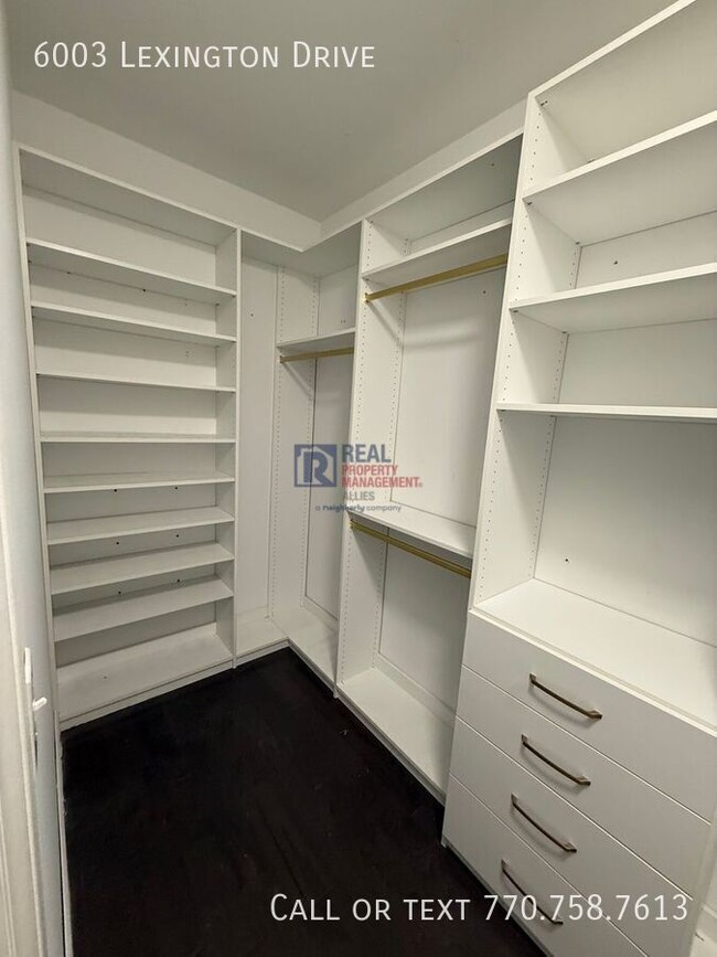 Building Photo - 6003 Lexington Dr