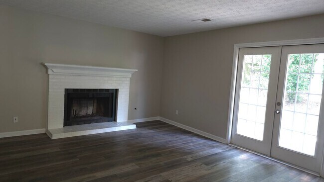 Building Photo - 10480 Summer Creek Dr