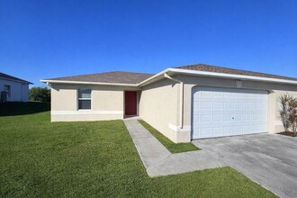 Building Photo - 338 Harold Ave S