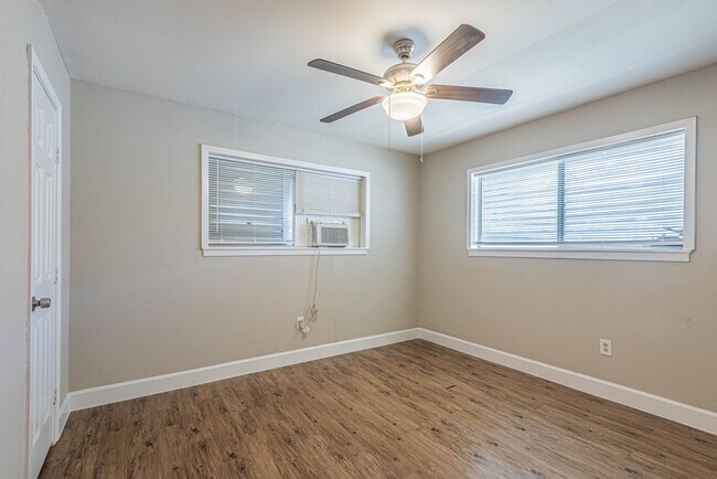 Building Photo - 128 N Washington St