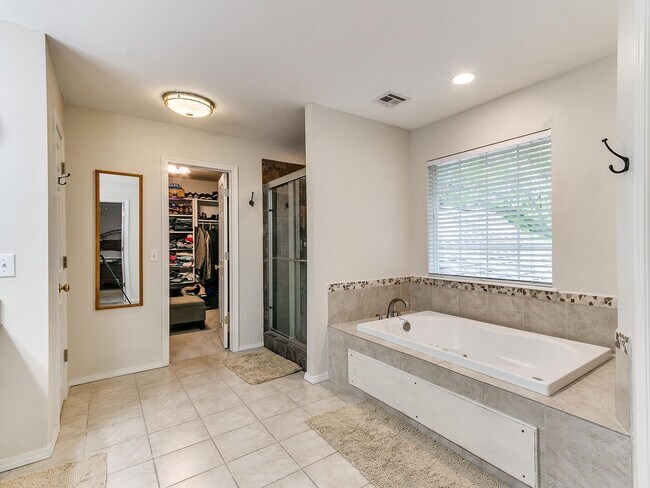 Building Photo - This stunning 4-bedroom, 3.5-bathroom home...