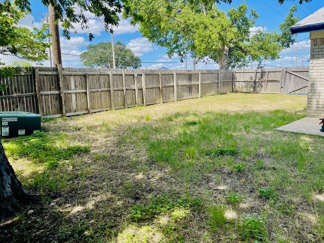 Building Photo - 3400 Pleasant Valley Ln