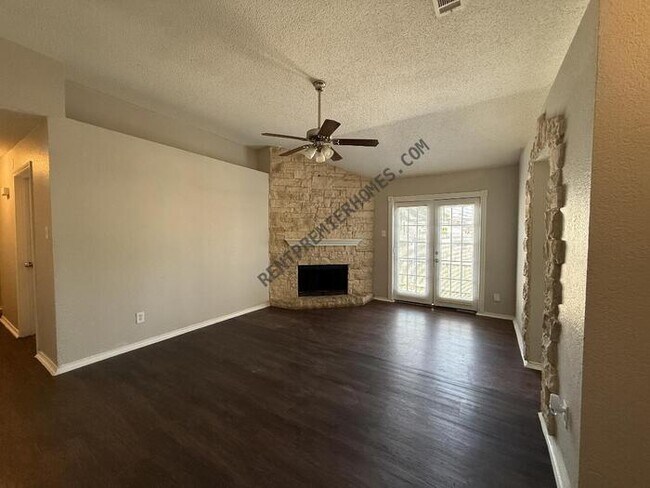 Building Photo - 10206 Shayna Dr