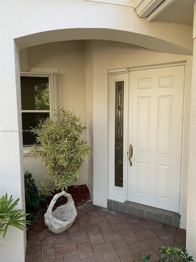 Building Photo - 2518 Bay Pointe Ct