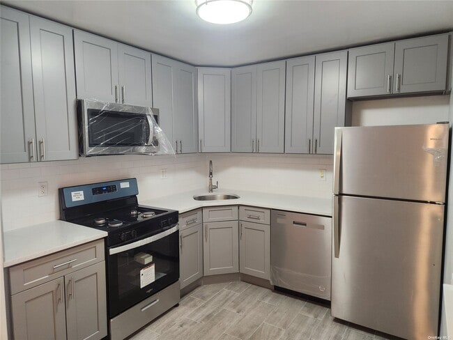 Building Photo - 90-32-90-83 83rd Ave