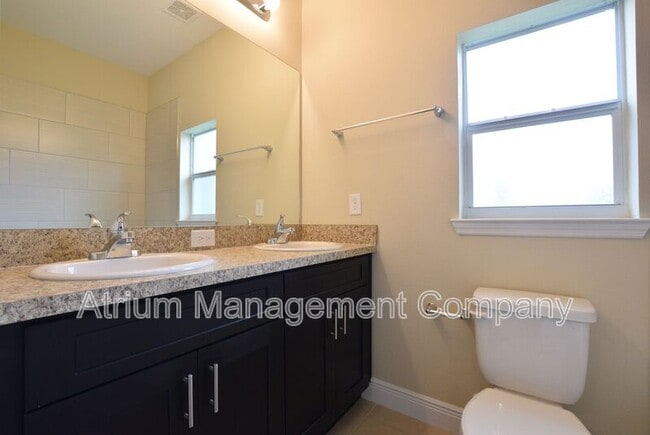 Building Photo - 517 Blackbird Ln