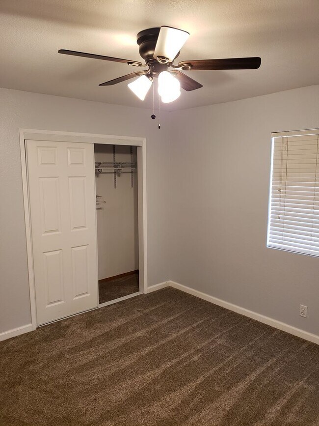 Building Photo - HORSE'S HORSE'S.....GREAT HOUSE WITH LOTS OF LAND AND A BARN