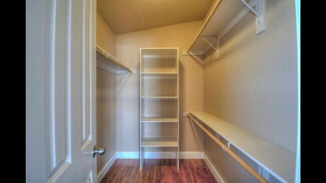 Building Photo - Available Now! Beautiful 3 Bedroom/2 Bathroom Home in Northeast Albuquerque