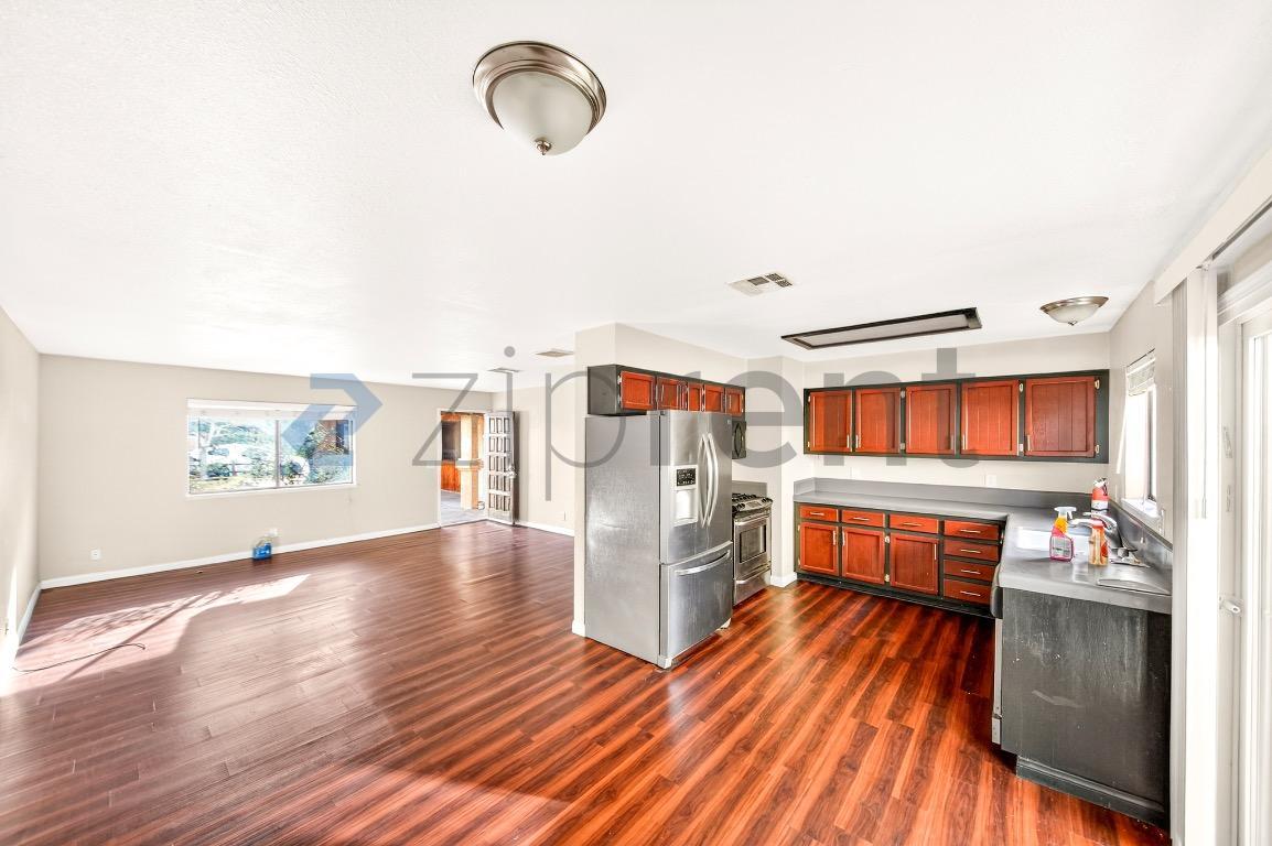 Building Photo - 836 W Atkins Ave