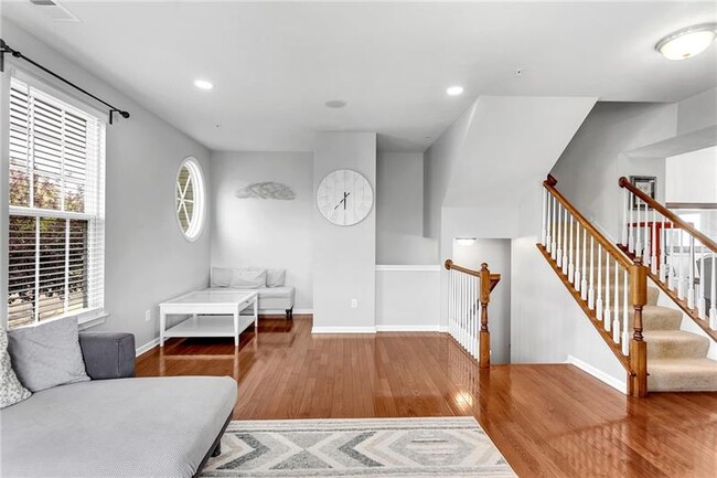 Building Photo - 356 Sunrise Dr