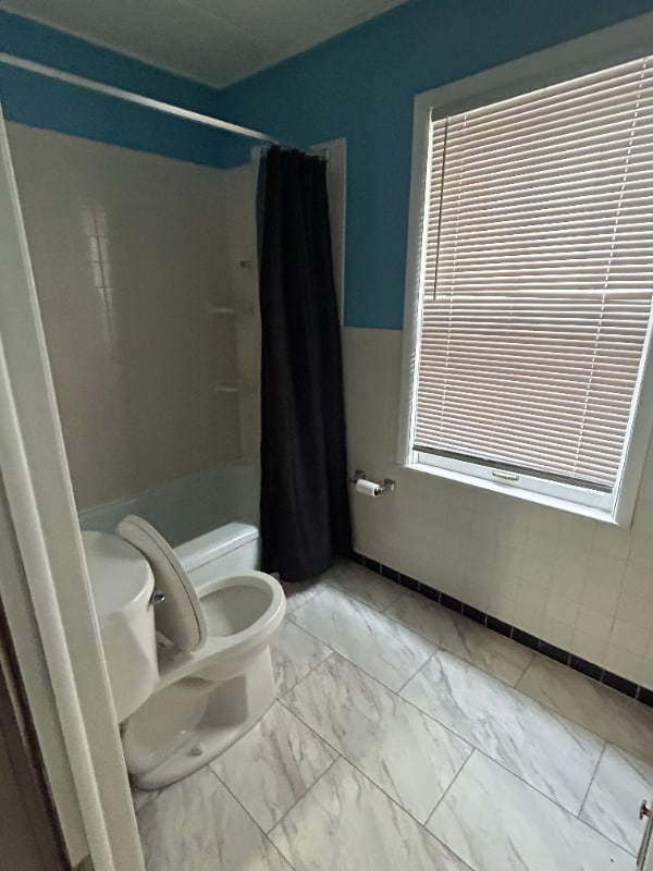 Building Photo - 638 6th St