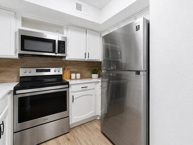 Building Photo - 3101 Sondra Dr
