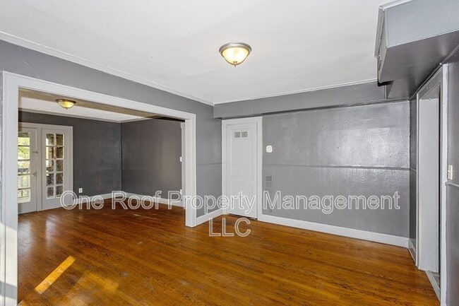 Building Photo - 3223 E 8th St