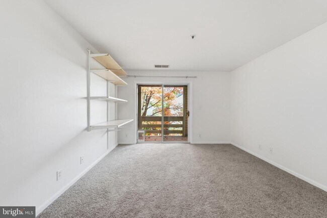 Building Photo - 240 S Reynolds St