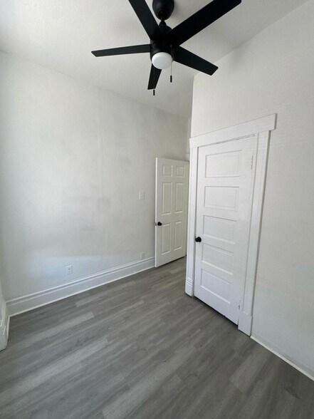 Building Photo - 4005 S Grand Blvd