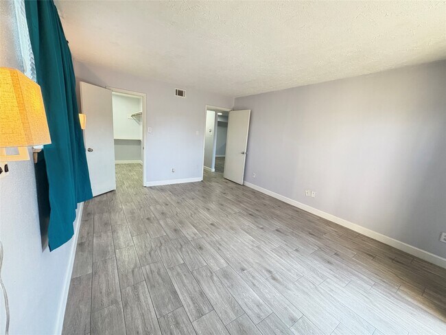 Building Photo - 10555 Turtlewood Ct