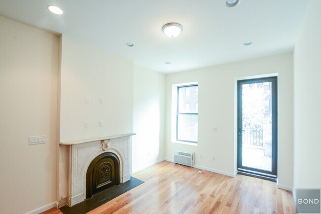 Building Photo - 151 E 71st St