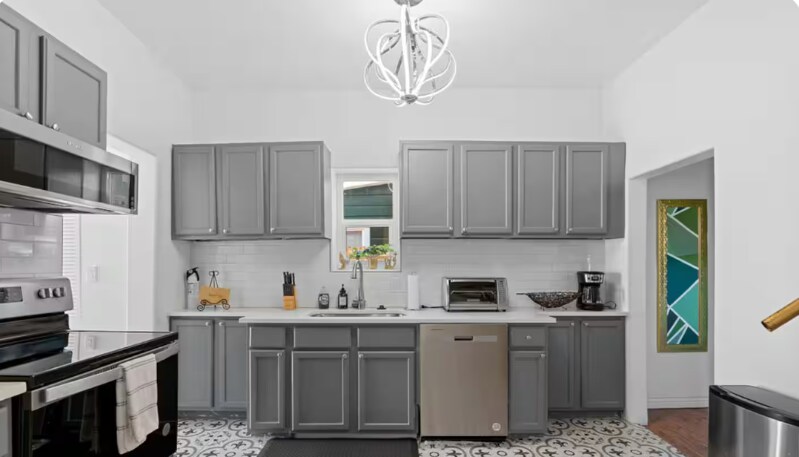 Building Photo - 772 W 300 N