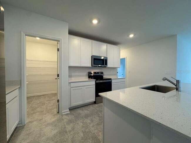Building Photo - 1618 Reservoir Pl