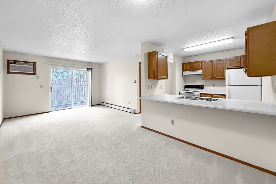 Building Photo - River Oaks Apartments