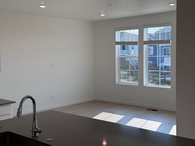 Building Photo - 8969 Spikerush Ct