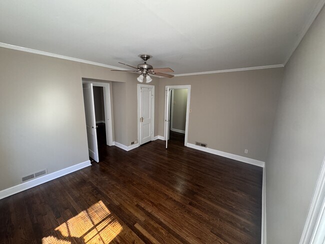 Building Photo - 111 E Screven St