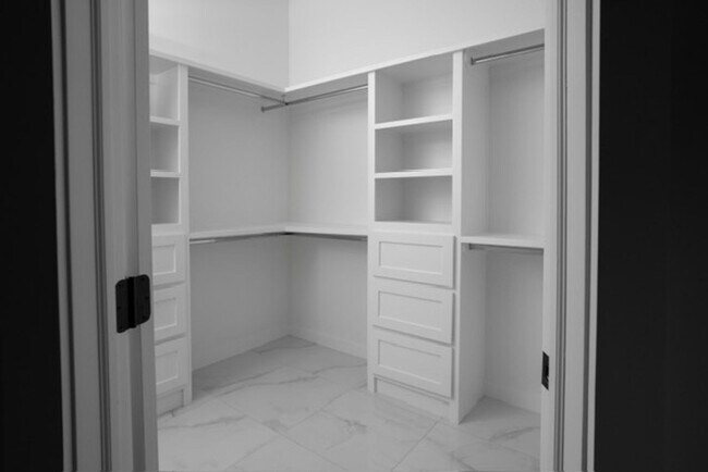 Building Photo - Spacious 4BR House in Mission