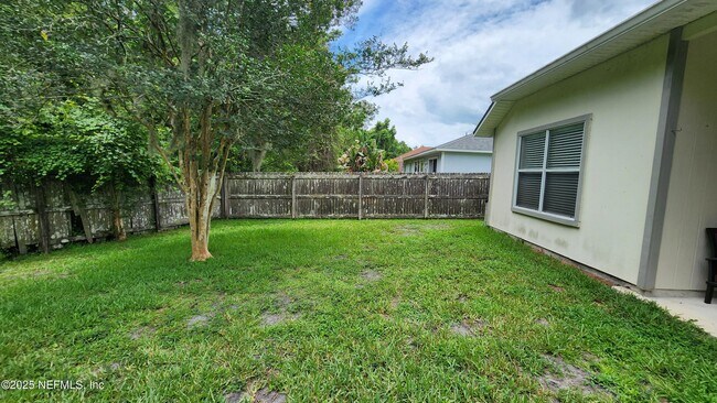 Building Photo - 256 Southlake Dr