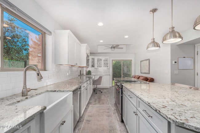 Building Photo - 321 E Aspen Way