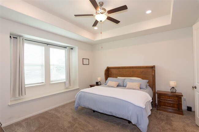 Building Photo - 501 Sixpence Ln