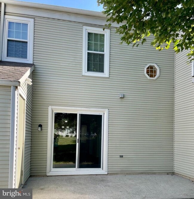 Building Photo - 1002 Cambridge Ct