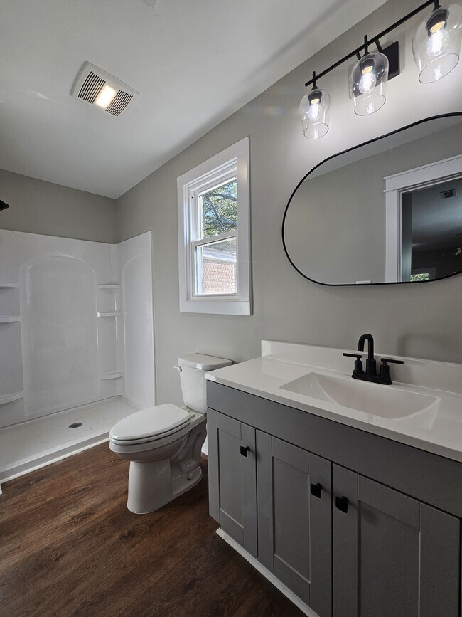 Building Photo - 2113 Delview Rd