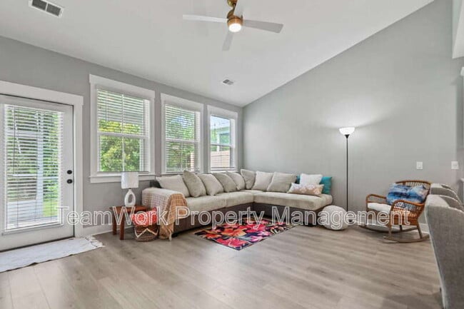 Building Photo - 7763 Park Gate Dr