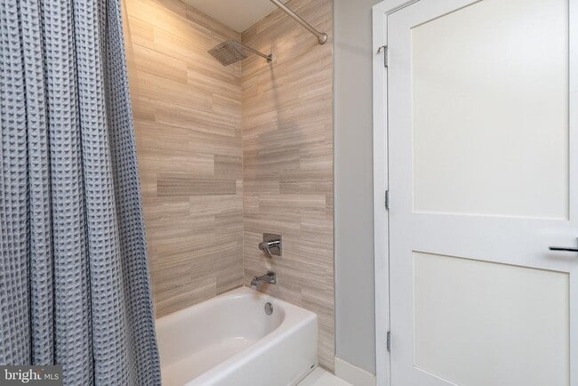 Building Photo - 608 N 3rd St