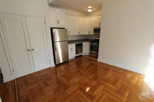 Building Photo - 1 bedroom in Sunnyside NY 11104