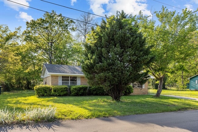 Building Photo - Charming 3 Bedroom, 2 Bathroom house
