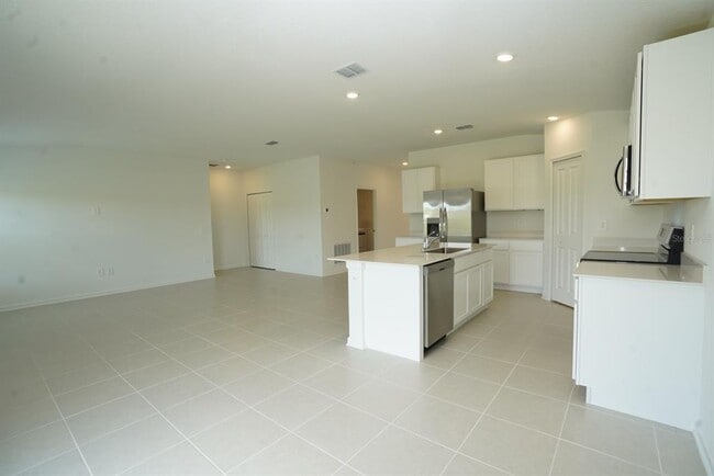 Building Photo - 2430 McKinley Dr