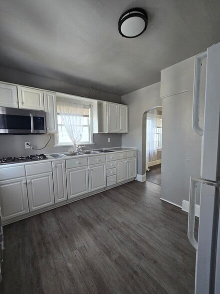 Building Photo - 2470 N 52nd St