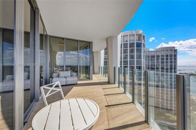 Building Photo - 2831 S Bayshore Dr