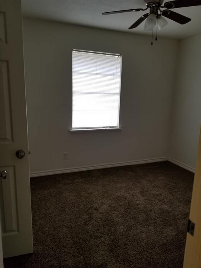 Building Photo - NISD Home