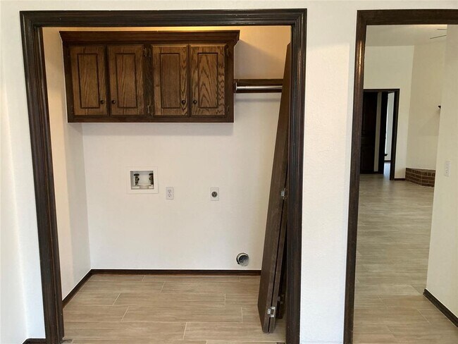 Building Photo - 405 Rhoades Ct