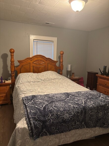 Building Photo - 712 W Cherokee St